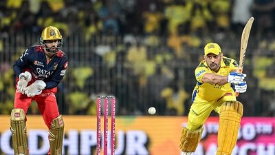 'जल्दी आ गए', वीरेंद्र सहवाग ने RCB के खिलाफ एमएस धोनी की बैटिंग पोजिशन को लेकर उठाए सवाल, कहा- ये फैसला उनकी टीम... SportsTak Hindi