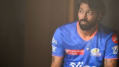 हार्दिक पंड्या ने बैन के बाद वापसी करते ही मुंबई इंडियंस को लेकर दिया बड़ा बयान, कहा- जब कोई नीचे गिरा हुआ हो तो... SportsTak Hindi