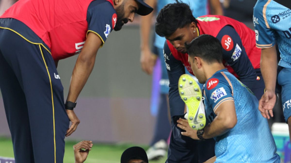 मुंबई के खिलाफ जीत के बाद शुभमन गिल की टीम को बड़ा झटका, स्टार बैटर हुआ चोटिल, लंगड़ाते हुए छोड़ा मैदान