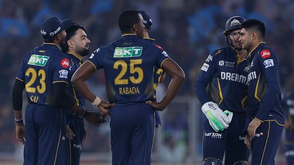 IPL इतिहास में राशिद खान के साथ पहली बार हुआ ऐसा, क्या शुभमन गिल हैं जिम्मेदार?  अब तक किसी कप्तान ने गेंदबाज के साथ नहीं किया था ऐसा