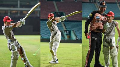 पिता रिकी पोंटिंग की गेंद पर उनके बेटे ने लगाए तगड़े शॉट्स, पंजाब किंग्स की टीम के साथ ट्रेनिंग का Video वायरल ricky ponting with his son fletcher