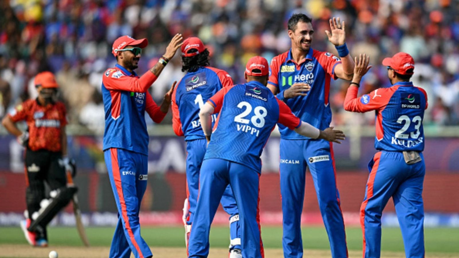 DC vs SRH: मिचेल स्टार्क के पंजे और फाफ डुप्लेसी की फिफ्टी ने डुबोया हैदराबाद का सूरज, दिल्ली ने दूसरी जीत के साथ बढ़ाए कैपिटल की ओर कदम DC vs SRH: मिचेल स्टार्क के पंजे और फाफ डुप्लेसी की फिफ्टी ने डुबोया हैदराबाद का सूरज, दिल्ली ने दूसरी जीत के साथ बढ़ाए कैपिटल की ओर कदम