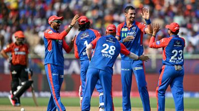 DC vs SRH: मिचेल स्टार्क के पंजे और फाफ डुप्लेसी की फिफ्टी ने डुबोया हैदराबाद का सूरज, दिल्ली ने दूसरी जीत के साथ बढ़ाए कैपिटल की ओर कदम SportsTak Hindi