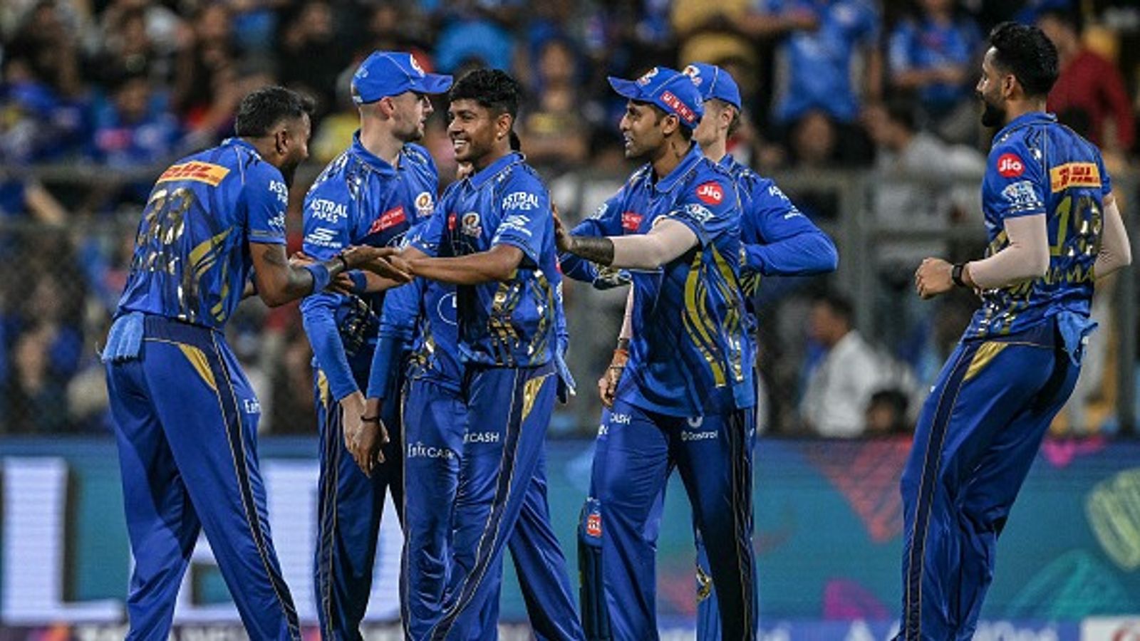 MI vs KKR: अश्विनी कुमार के धमाकेदार डेब्यू तो रिकल्टन की तूफानी बल्लेबाजी से मुंबई इंडियंस ने जीता सीजन का पहला मैच, KKR की पोल खोल 8 विकेट से दी मात MI vs KKR: अश्विनी कुमार के धमाकेदार डेब्यू तो रिकल्टन की तूफानी बल्लेबाजी से मुंबई इंडियंस ने जीता सीजन का पहला मैच, KKR की पोल खोल 8 विकेट से दी मात