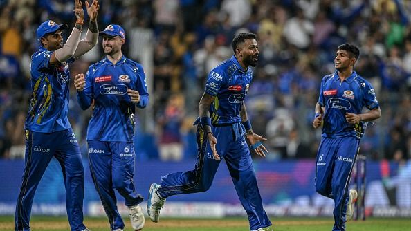 IPL 2025 अपडेटेड Points Table: मुंबई इंडियंस की पहली जीत, जानें हार के बाद किस पायदान पर पहुंची KKR, बाकी टीमों का हाल ये