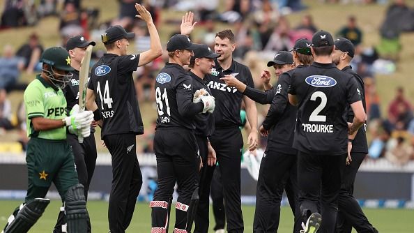 NZ vs PAK: मिचेल हे और बेन सीयर्स ने पाकिस्‍तान को रौंदा, न्‍यूजीलैंड ने 100 रन से जीता दूसरा वनडे, सीरीज पर भी जमाया कब्‍जा