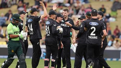 NZ vs PAK: मिचेल हे और बेन सीयर्स ने पाकिस्तान को रौंदा, न्यूजीलैंड ने 100 रन से जीता दूसरा वनडे, सीरीज पर भी जमाया कब्जा SportsTak Hindi