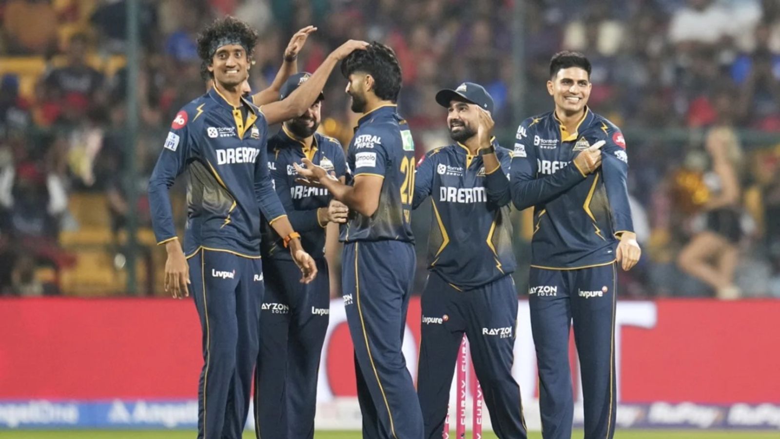 RCB vs GT: मोहम्मद सिराज और जॉस बटलर ने रोका आरसीबी का विजयी रथ, गुजरात टाइटंस आठ विकेट से जीते RCB vs GT: मोहम्मद सिराज और जॉस बटलर ने रोका आरसीबी का विजयी रथ, गुजरात टाइटंस आठ विकेट से जीते