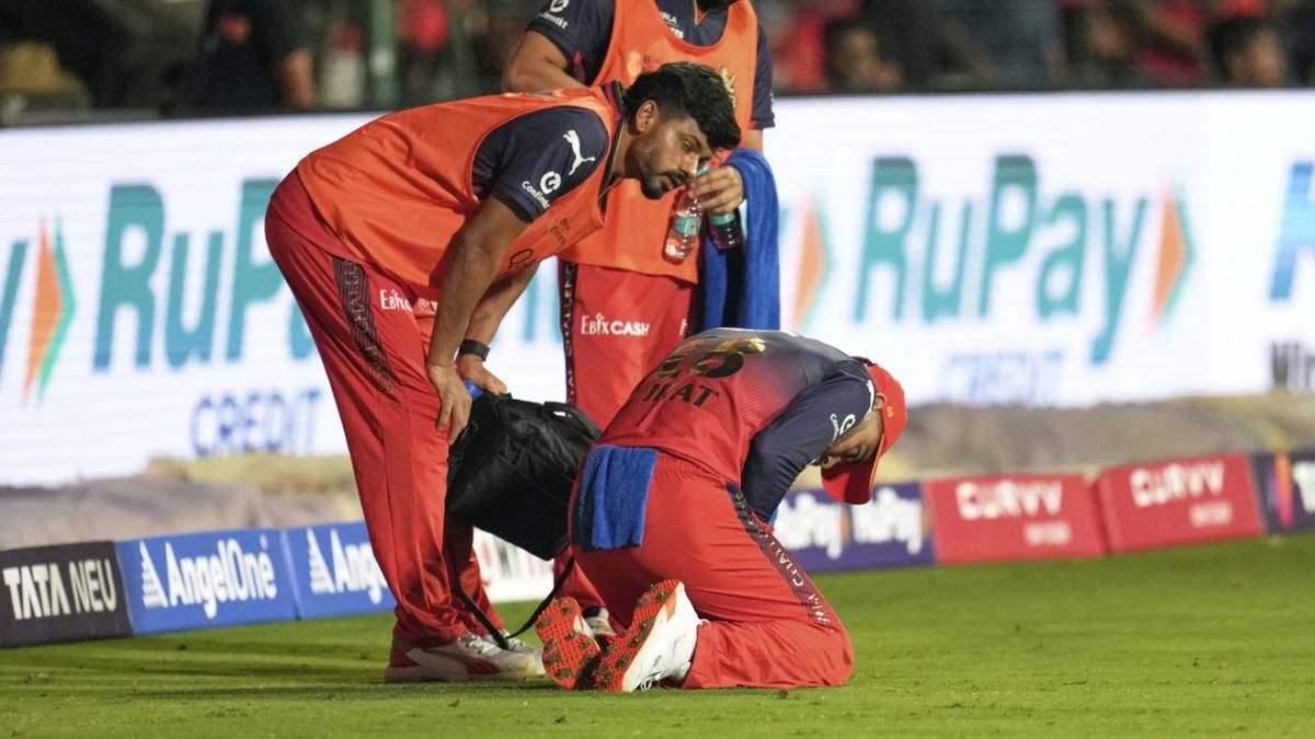 IPL 2025: RCB के लिए डराने वाली खबर! विराट कोहली को फील्डिंग के दौरान लगी चोट, जाना पड़ा मैदान से बाहर