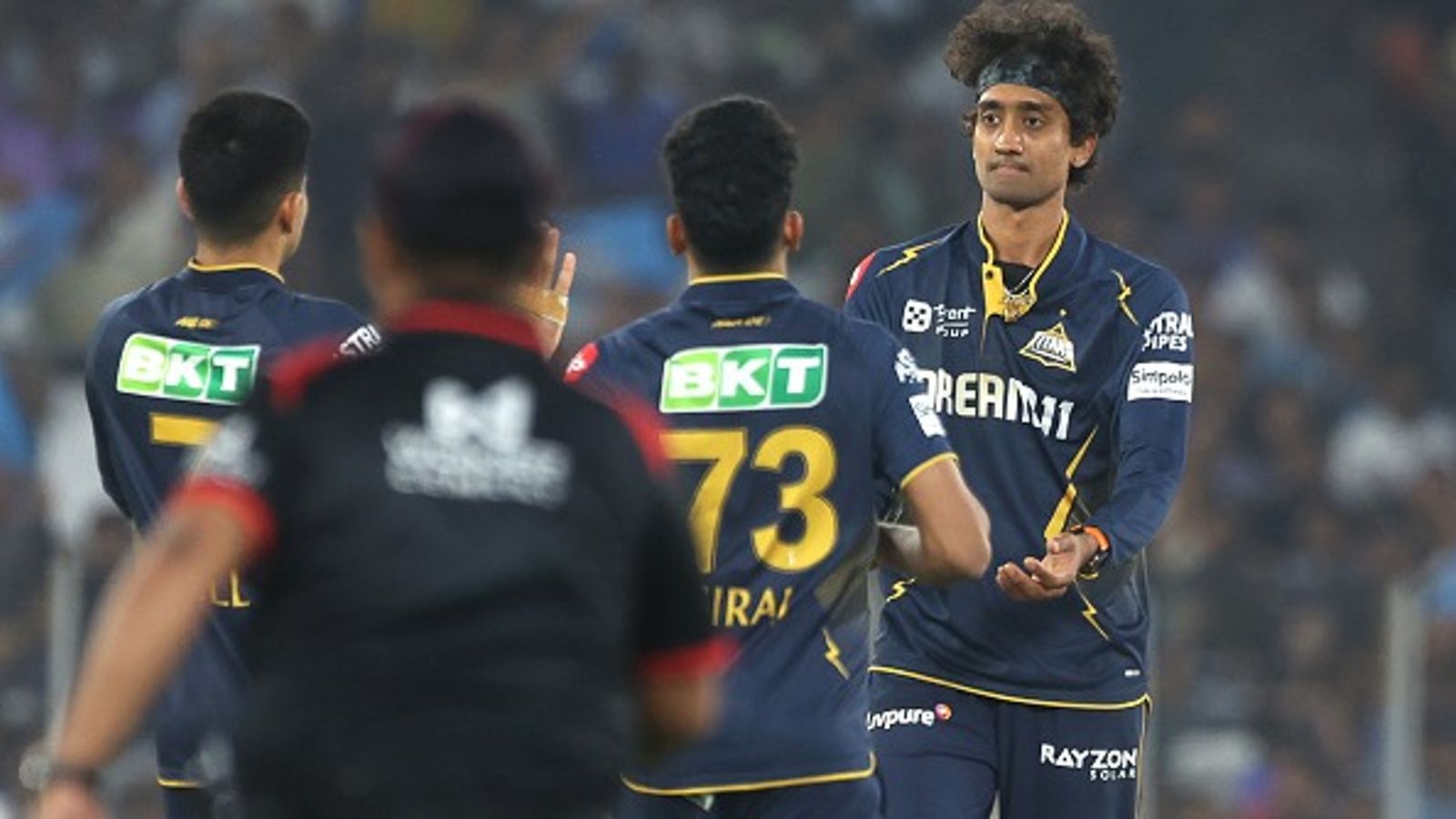 IPL 2025 Purple Cap standings: रॉयल चैलेंजर्स बेंगलुरु पर जीत के बाद गुजरात टाइटंस के गेंदबाज की पर्पल कैप की रेस में एंट्री, टॉप-5 से बाहर हुए शार्दुल ठाकुर IPL 2025 Purple Cap standings: रॉयल चैलेंजर्स बेंगलुरु पर जीत के बाद गुजरात टाइटंस के गेंदबाज की पर्पल कैप की रेस में एंट्री, टॉप-5 से बाहर हुए शार्दुल ठाकुर