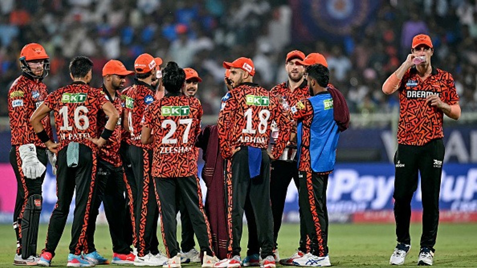 सनराइजर्स हैदराबाद के पैर लगातार दो हार के बाद जमीन पर आए, ओपनिंग मैच में 286 रन ठोकने वाली टीम के कोच ने अब कहा- हम 300 की तो बात ही नहीं करते सनराइजर्स हैदराबाद के पैर लगातार दो हार के बाद जमीन पर आए, ओपनिंग मैच में 286 रन ठोकने वाली टीम के कोच ने अब कहा- हम 300 की तो बात ही नहीं करते