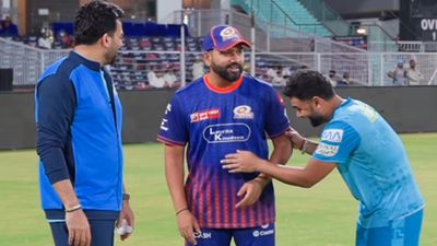 'मेरे को अब कुछ करने की जरूरत नहीं', जहीर खान के साथ बातचीत लीक होने पर विवादों में फंसे रोहित शर्मा, Video हुआ वायरल SportsTak Hindi