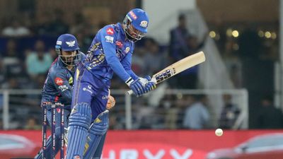 IPL 2025: रिटायर्ड आउट होने वाले तिलक वर्मा पर सामने आई नई कहानी, LSG vs MI मैच से रहने वाले थे बाहर SportsTak Hindi
