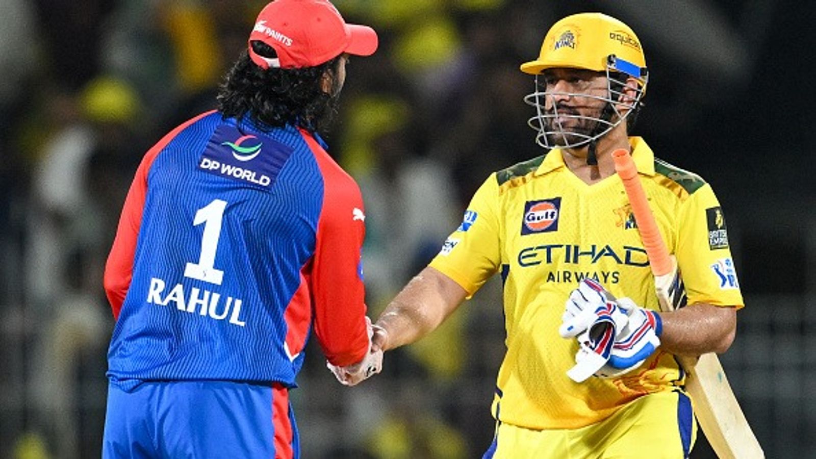 CSK की हार के तुरंत बाद धोनी से मिलने पहुंचा दिल्ली कैपिटल्स का ये युवा खिलाड़ी, ड्रेसिंग रूम की फोटो वायरल CSK की हार के तुरंत बाद धोनी से मिलने पहुंचा दिल्ली कैपिटल्स का ये युवा खिलाड़ी, ड्रेसिंग रूम की फोटो वायरल