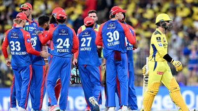 CSK को हराकर विदेश में छुट्टी मनाने निकला दिल्ली कैपिटल्स का यह दिग्गज, आरसीबी से मुकाबले से रहेगा दूर SportsTak Hindi