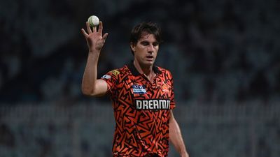 IPL 2025 Points Table Update : हैदराबाद को रौंदकर गुजरात ने किया धमाल, पॉइंट्स टेबल में RCB को छोड़ा पीछे Hyderabad's captain Pat Cummins