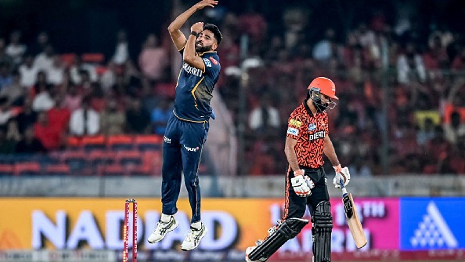 सिराज के कहर और कप्तान गिल की फिफ्टी से गुजरात ने 153 रन के लक्ष्य का बनाया खिलौना, हैदराबाद को लगातार मिली चौथी हार सिराज के कहर और कप्तान गिल की फिफ्टी से गुजरात ने 153 रन के लक्ष्य का बनाया खिलौना, हैदराबाद को लगातार मिली चौथी हार