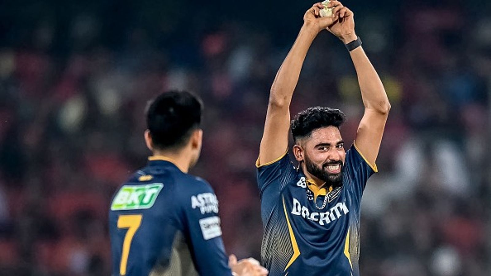 IPL 2025 Purple Cap standings: मोहम्मद सिराज ने चार विकेट लेकर मचाई खलबली, पर्पल कैप की रेस में लगाई लंबी छलांग IPL 2025 Purple Cap standings: मोहम्मद सिराज ने चार विकेट लेकर मचाई खलबली, पर्पल कैप की रेस में लगाई लंबी छलांग