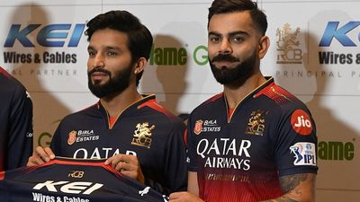 विराट कोहली नहीं, 39 साल के इस स्टार को RCB में पाकर लकी हैं रजत पाटीदार, सुनील गावस्कर का बड़ा दावा SportsTak Hindi