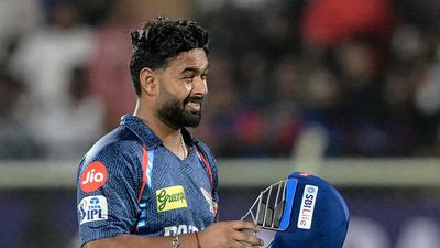 KKR के खिलाफ ऋषभ पंत ने टॉप ऑर्डर में क्यों नहीं की बैटिंग, अब जाकर हुआ खुलासा SportsTak Hindi