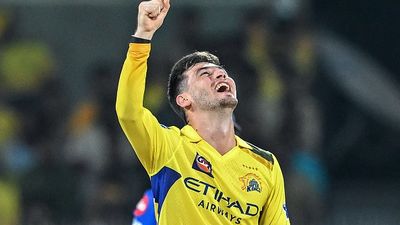 IPL 2025 Purple Cap standings: प्रियांश को आउट कर नूर अहमद ने बचाई अपनी पर्पल कैप, खलील ने पंड्या को छोड़ा पीछे SportsTak Hindi