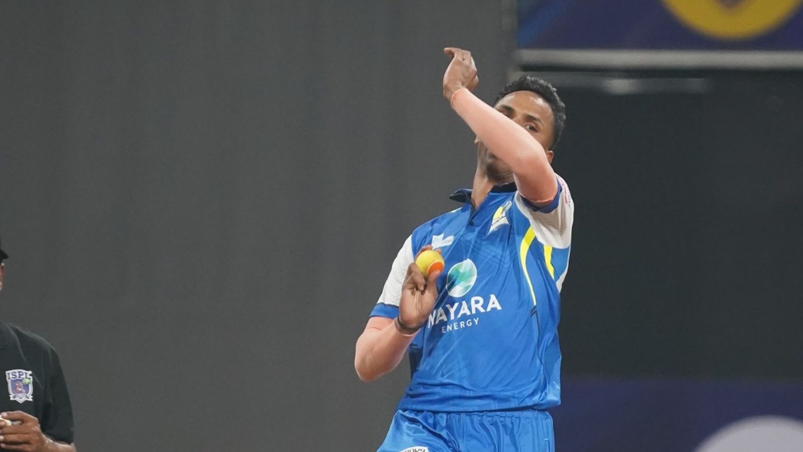 19 मैचों में 324 रन और 33 विकेट, स्ट्रीट क्रिकेट खेलने वाला गेंदबाज KKR में शामिल, जानें कौन हैं अभिषेक डलहोर 19 मैचों में 324 रन और 33 विकेट, स्ट्रीट क्रिकेट खेलने वाला गेंदबाज KKR में शामिल, जानें कौन हैं अभिषेक डलहोर