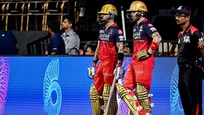 विराट कोहली IPL में कुल 32 रनआउट में रहे शामिल, जानिए इन 32 में से सामने वाला बल्लेबाज कितनी बार बना शिकार SportsTak Hindi