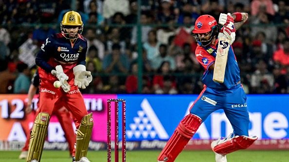 केएल राहुल की 93 रनों की तूफानी पारी से दिल्ली ने लगातार दर्ज की चौथी जीत, RCB को घर में दूसरी बार मिली हार केएल राहुल की 93 रनों की तूफानी पारी से दिल्ली ने लगातार दर्ज की चौथी जीत, RCB को घर में दूसरी बार मिली हार