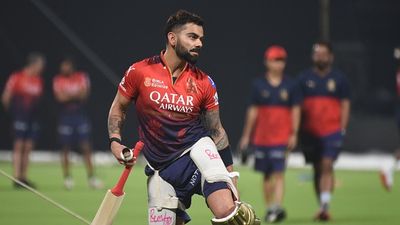 विराट कोहली ने IPL 2025 के बीच खत्म किया इस कंपनी से रिश्ता, ठुकराई 300 करोड़ की डील, जानिए क्यों किया ऐसा Virat Kohli IPL