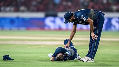 बड़ी खबर: गुजरात टाइटंस को LSG के खिलाफ मुकाबले से पहले तगड़ा झटका, स्टार ऑलराउंडर चोट के बाद IPL 2025 से बाहर SportsTak Hindi