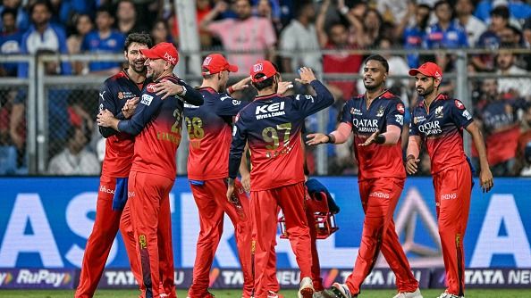 RCB घर पर कैसे जीत सकती है मैच? दिग्गज क्रिकेटर बोला- इनको बोलो ये अपना ड्रेसिंग रूम बदल दें