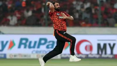 IPL 2025: मोहम्मद शमी ने यह क्या कर दिया! भारतीय बॉलर्स में हुआ सबसे बुरा हाल SportsTak Hindi