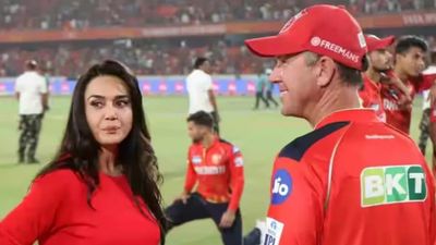 पंजाब किंग्स की हार के बाद टूटा मालकिन प्रीति जिंटा का दिल, इमोशनल पोस्ट कर टीम से कहा - ऐसी हार के बाद... Preity Zinta and Ricky Ponting