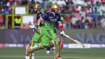 RR vs RCB: विराट कोहली और फिल सॉल्ट के धमाके से आरसीबी ने जयपुर में गाड़ा जीत का झंडा, राजस्थान को दी 9 विकेट से पटखनी SportsTak Hindi