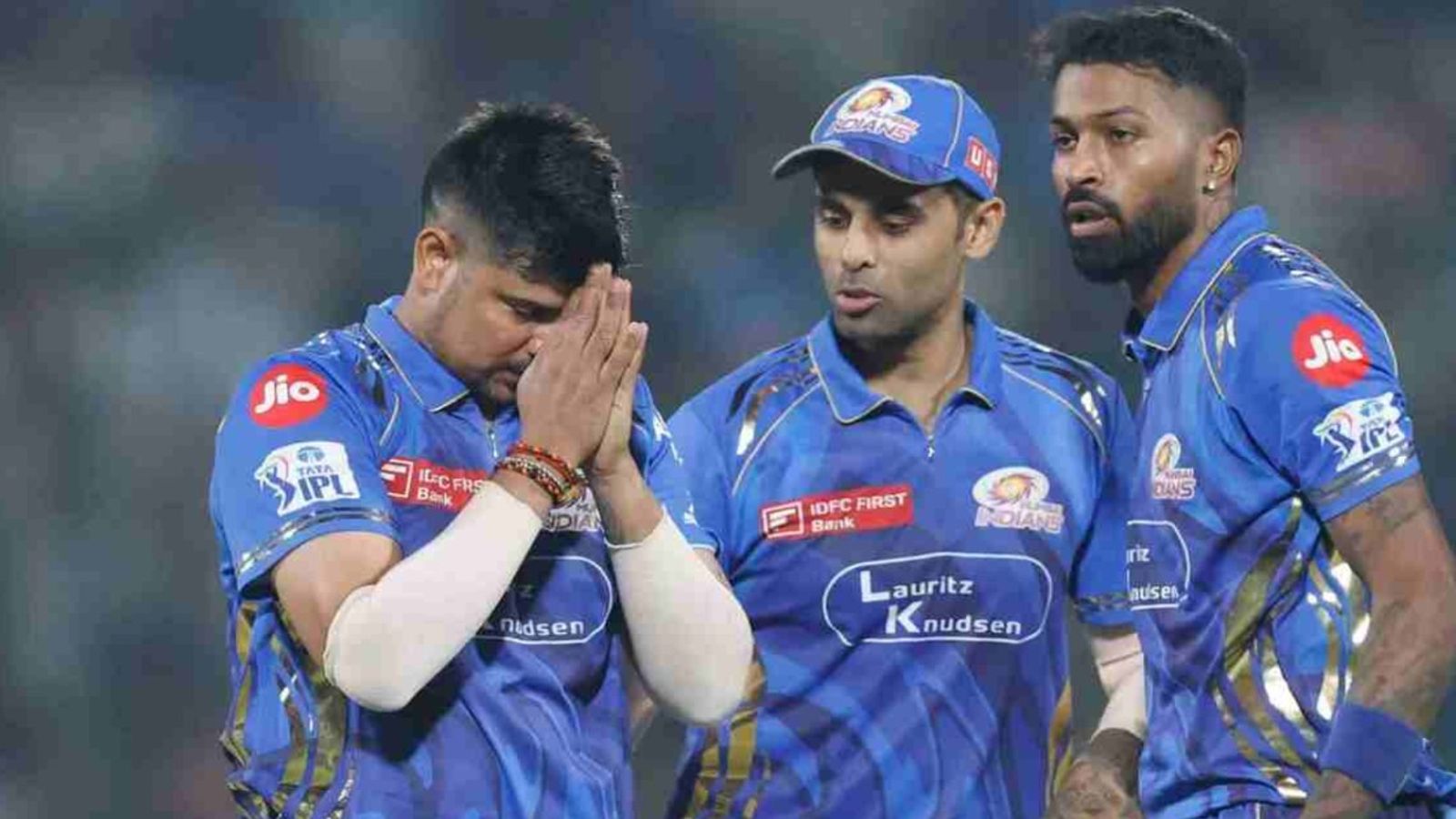 DC vs MI: मुंबई इंडियंस ने हैरतअंगेज अंदाज में दिल्ली को दी सीजन की पहली बार, लगातार तीन रनआउट के जरिए 12 रन से जीता मुकाबला DC vs MI: मुंबई इंडियंस ने हैरतअंगेज अंदाज में दिल्ली को दी सीजन की पहली बार, लगातार तीन रनआउट के जरिए 12 रन से जीता मुकाबला