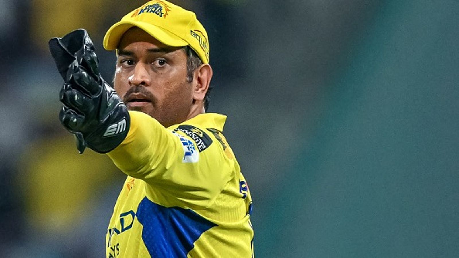 MS Dhoni on POTM Award : धोनी को 11 गेंद खेलने से मिला प्लेयर ऑफ़ द मैच का अवॉर्ड तो हुए नाराज, कहा - मुझे क्यों दे रहे हैं, इसे तो... MS Dhoni on POTM Award : धोनी को 11 गेंद खेलने से मिला प्लेयर ऑफ़ द मैच का अवॉर्ड तो हुए नाराज, कहा - मुझे क्यों दे रहे हैं, इसे तो...