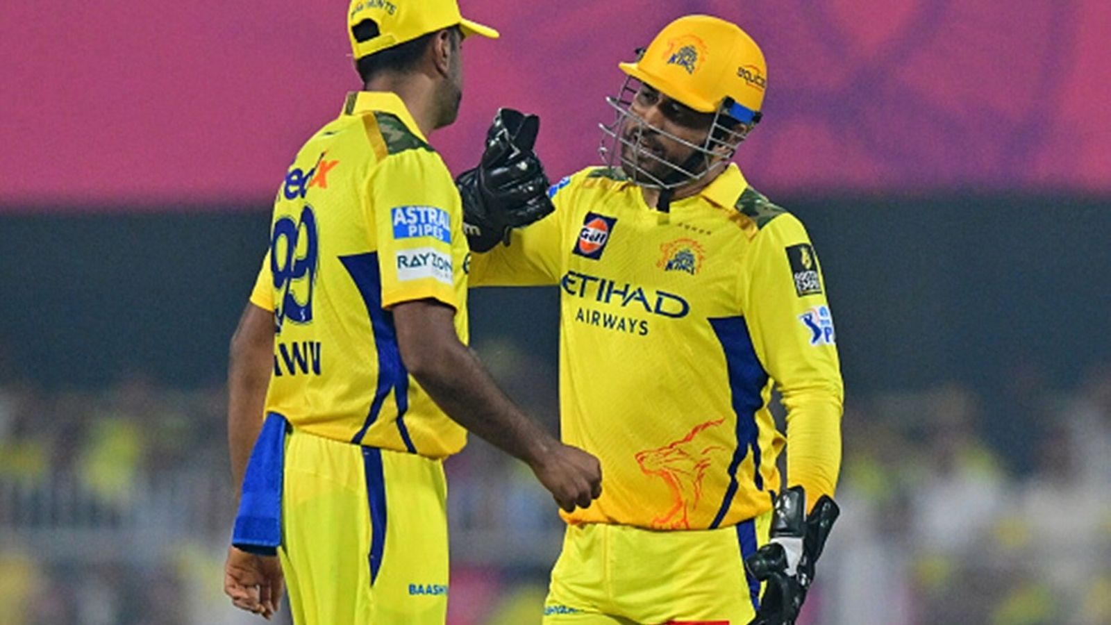 CSK की टीम से अश्विन क्या अब बाहर रहने वाले हैं? धोनी ने जीत के बाद कहा - हमारी गेंदबाजी बेहतर है तो... CSK की टीम से अश्विन क्या अब बाहर रहने वाले हैं? धोनी ने जीत के बाद कहा - हमारी गेंदबाजी बेहतर है तो...