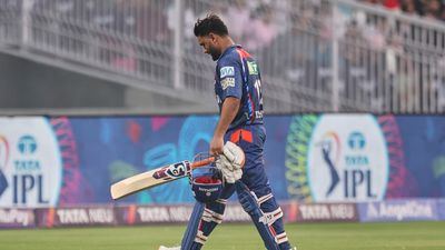 ऋषभ पंत की बैटिंग में क्या है सबसे बड़ी कमजोरी? वसीम जाफर ने तंज कसते हुए कहा - कोहली से सीखो कि... Lucknow Super Giants' captain Rishabh Pant (AP Photo)