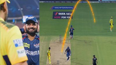 धोनी ने हवा में गेंद उछालकर रन आउट करने का खोला राज, ऋषभ पंत ने लिए मजे, कहा - लगे जा रही है...VIDEO Rishabh Pant and Mahendra Singh Dhoni