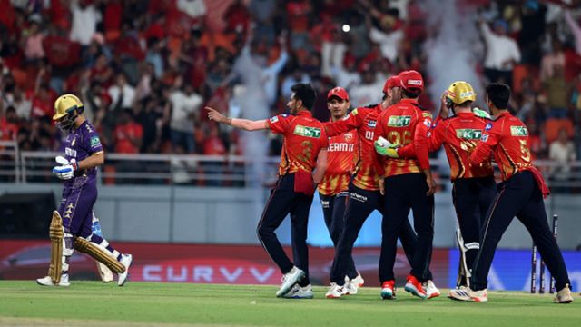 PBKS vs KKR Highlights, IPL 2025: पंजाब किंग्स ने 111 रन बचाकर रचा इतिहास, डिफेंडिंग चैंपियन कोलकाता के सामने आईपीएल के सबसे छोटे लक्ष्य का किया बचाव पंजाब किंग्स बनाम कोलकाता नाइटराइडर्स: युजवेंद्र चहल की बॉलिंग के आगे केकेआर का दम निकला.