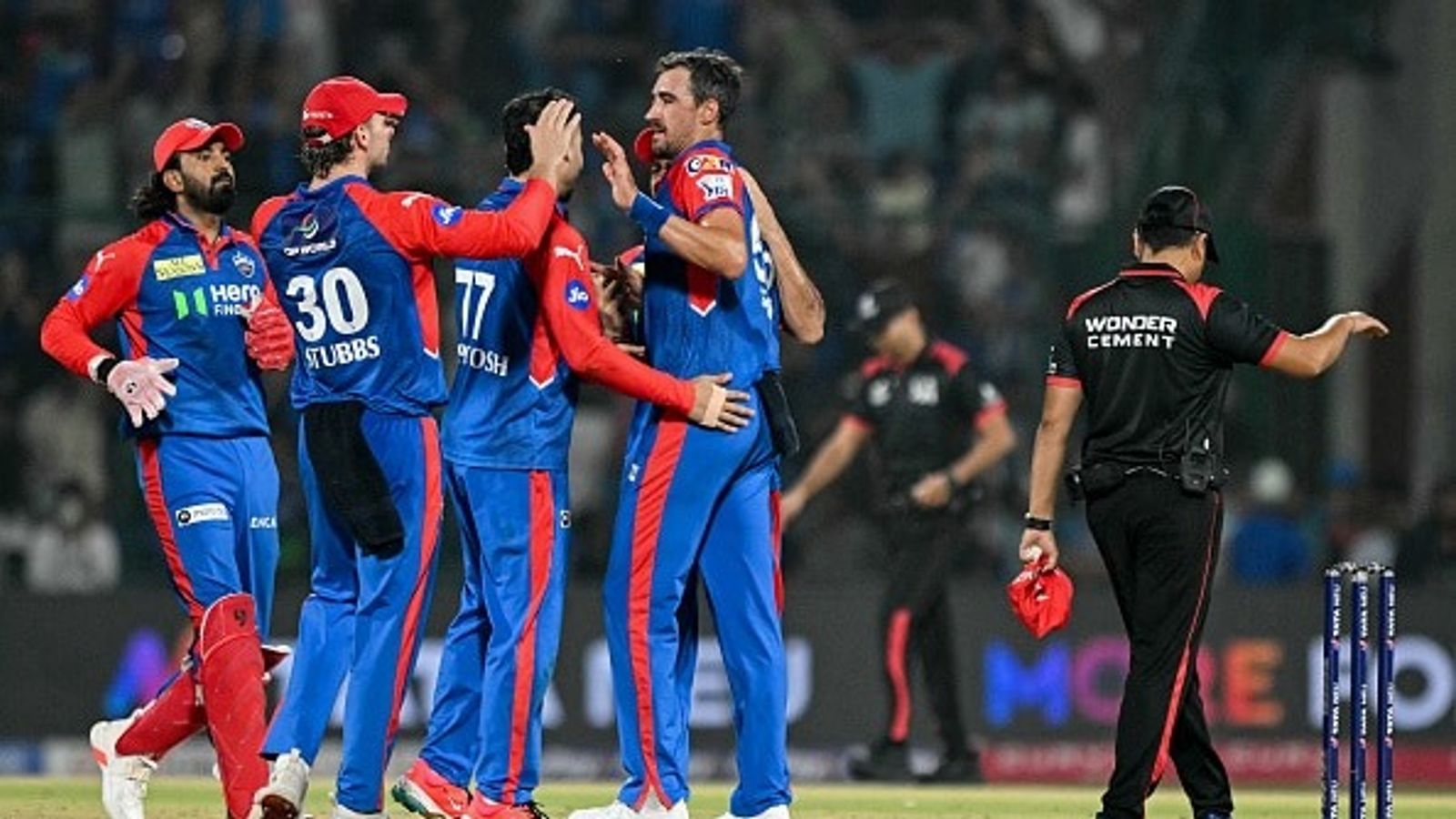 DC vs RR Highlights, IPL 2025 के पहले सुपर ओवर में दिल्ली कैपिटल्स ने मारी बाजी, मिचेल स्टार्क बने गेंद से हीरो, राजस्थान के जबड़े से छीनी जीत DC vs RR Highlights, IPL 2025 के पहले सुपर ओवर में दिल्ली कैपिटल्स ने मारी बाजी, मिचेल स्टार्क बने गेंद से हीरो, राजस्थान के जबड़े से छीनी जीत