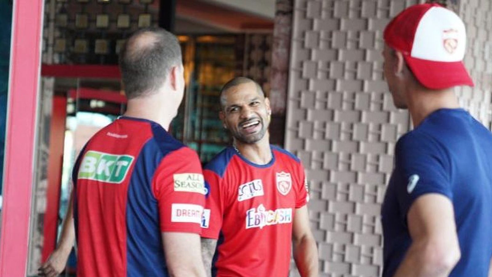 IPL 2025 के बीच पंजाब किंग्स का दिग्गज बना टीम इंडिया का कोच, बीसीसीआई के साथ हुआ करार! IPL 2025 के बीच पंजाब किंग्स का दिग्गज बना टीम इंडिया का कोच, बीसीसीआई के साथ हुआ करार!