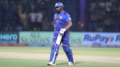 'उसका जाने का समय आ गया', IPL 2025 में खराब प्रदर्शन के बाद रोहित शर्मा के रिटायरमेंट को लेकर आया बड़ा बयान SportsTak Hindi