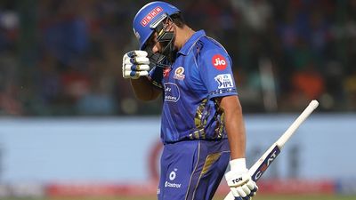 रोहित शर्मा की IPL 2025 सीजन में कब लौटेगी फॉर्म ? मुंबई इंडियंस के पूर्व कोच ने कहा - उसके बल्ले से अब... Rohit Sharma of Mumbai Indians makes their way off after being dismissed during the 2025 IPL match