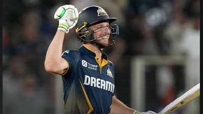 GT vs DC: जॉस बटलर ने तेवतिया के चलते शतक से चूकने के बाद बताई दिल की बात, बोले- मेरे पास मौका था लेकिन... SportsTak Hindi