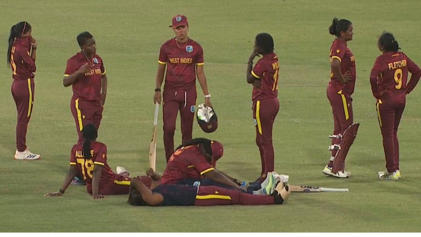 ऐसा मैच नहीं देखा होगा! वेस्ट इंडीज जीतकर भी हारा, छक्का लगाने से हो गया नुकसान, वर्ल्ड कप 2025 का टिकट फिसला ऐसा मैच नहीं देखा होगा! वेस्ट इंडीज जीतकर भी हारा, छक्का लगाने से हो गया नुकसान, वर्ल्ड कप 2025 का टिकट फिसला