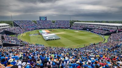 वर्ल्ड कप 2025 के लिए भारत नहीं आएगी पाकिस्तान टीम, PCB के चेयरमैन मोहसिन नकवी ने कहा - हम पहले ही... Fans during India-Pakistan match