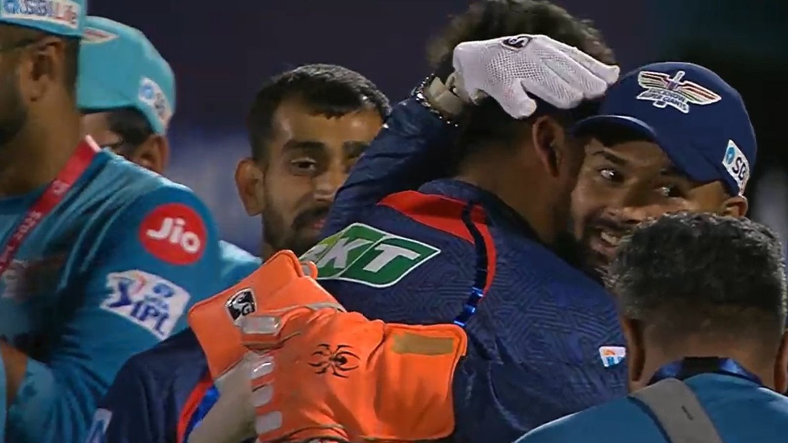 ऋषभ पंत ने 6 गेंद 9 रन के रोमांच में आवेश खान को क्या दिया था जीत का मंत्र ? खुलासा करते हुए कहा - सिर्फ एक गेंद... ऋषभ पंत ने 6 गेंद 9 रन के रोमांच में आवेश खान को क्या दिया था जीत का मंत्र ? खुलासा करते हुए कहा - सिर्फ एक गेंद...