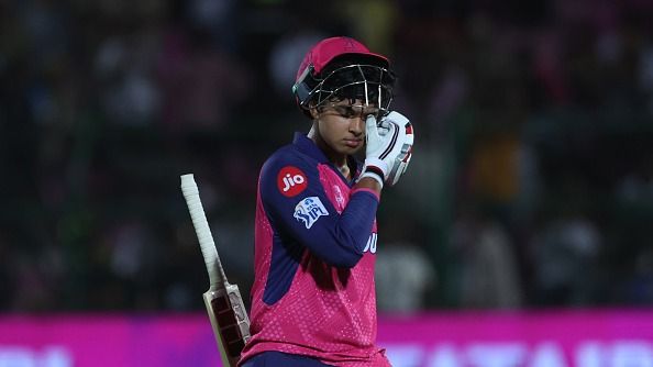 IPL डेब्यू में बल्ले से धमाका करने वाले वैभव सूर्यवंशी के निकले आंसू, स्टम्प आउट होने के बाद खुद पर कंट्रोल नहीं कर पाया युवा क्रिकेटर, VIDEO SportsTak Hindi