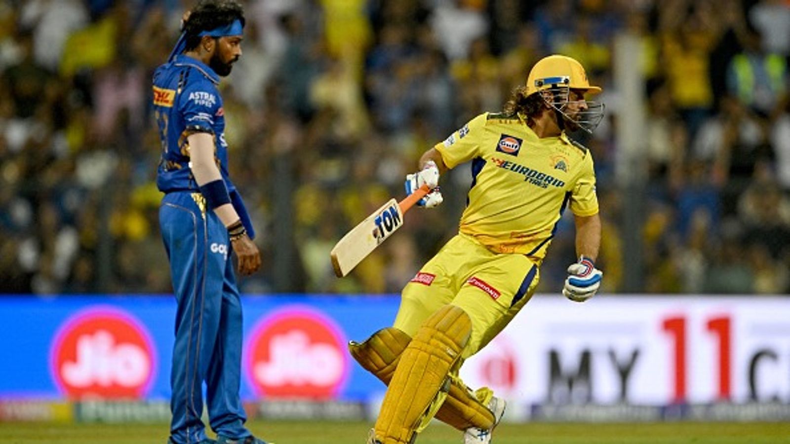 MI vs CSK Predicted Playing XI: राहुल त्रिपाठी बाहर तो आयुष म्हात्रे और ब्रेविस की एंट्री, जानें दोनों टीमों में किसे मिलेगा खेलने का मौका MI vs CSK Predicted Playing XI: राहुल त्रिपाठी बाहर तो आयुष म्हात्रे और ब्रेविस की एंट्री, जानें दोनों टीमों में किसे मिलेगा खेलने का मौका